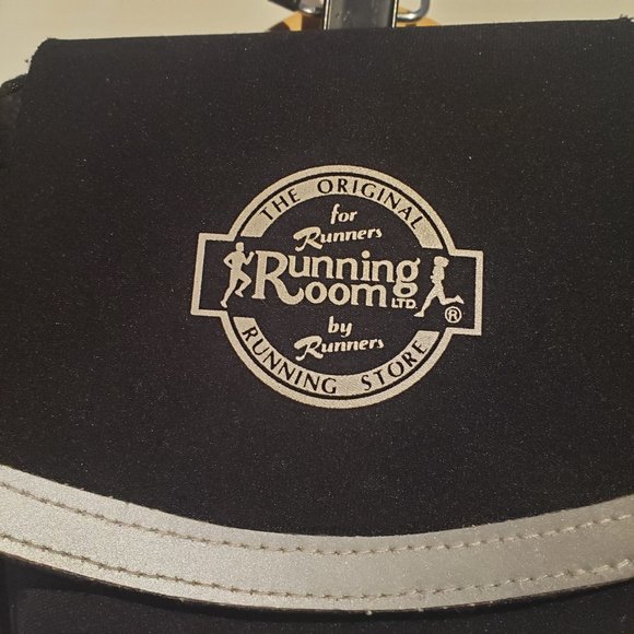 Runners Tune Belt Patented Bag black white bottle running room store adjustable - Picture 2 of 12